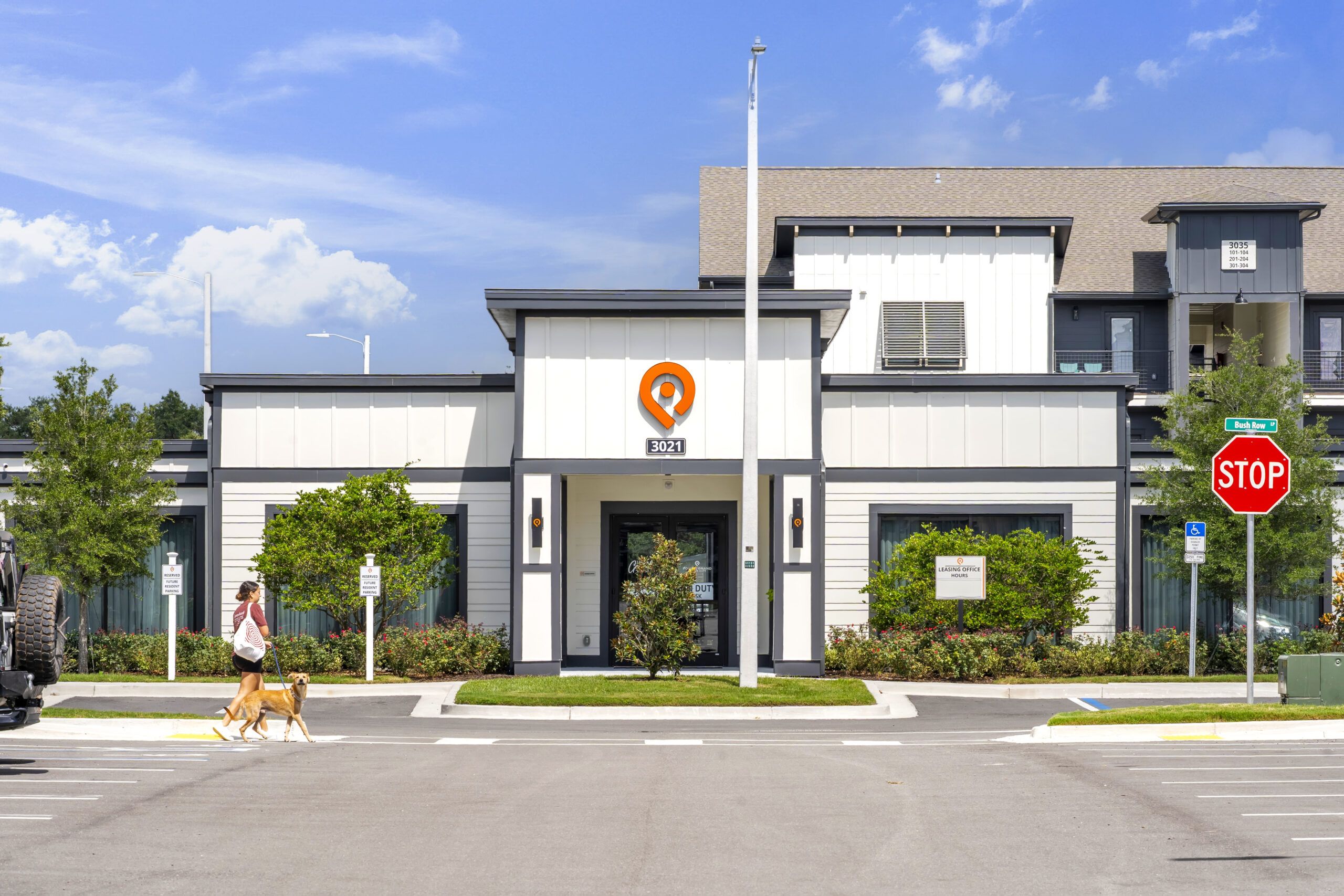 Pointe Grand Plant City FL apartment community exterior entrance