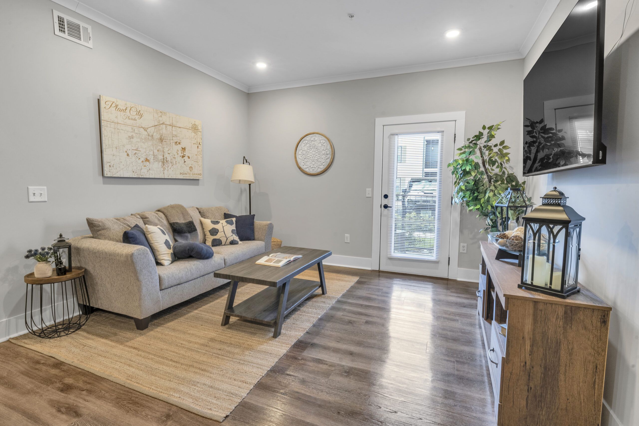 Living room interior of 2-bedroom apartment at Pointe Grand Plant City FL